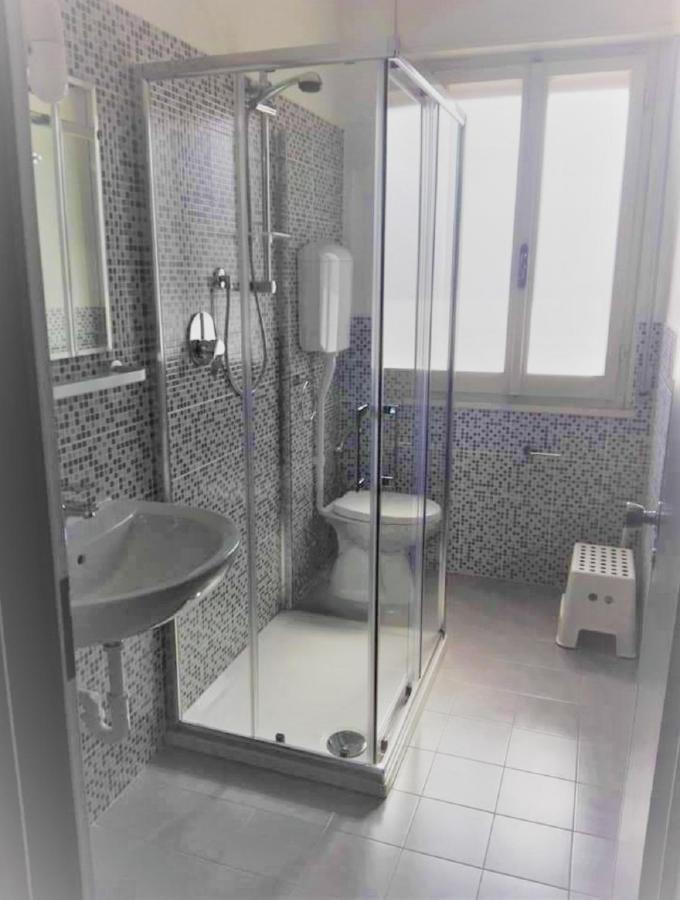 Hotel Enrica แชร์เวีย ภายนอก รูปภาพ