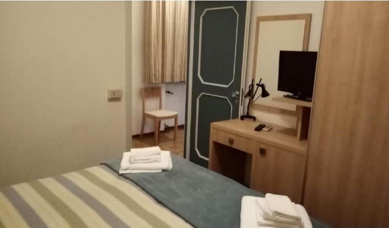 Hotel Enrica แชร์เวีย ภายนอก รูปภาพ