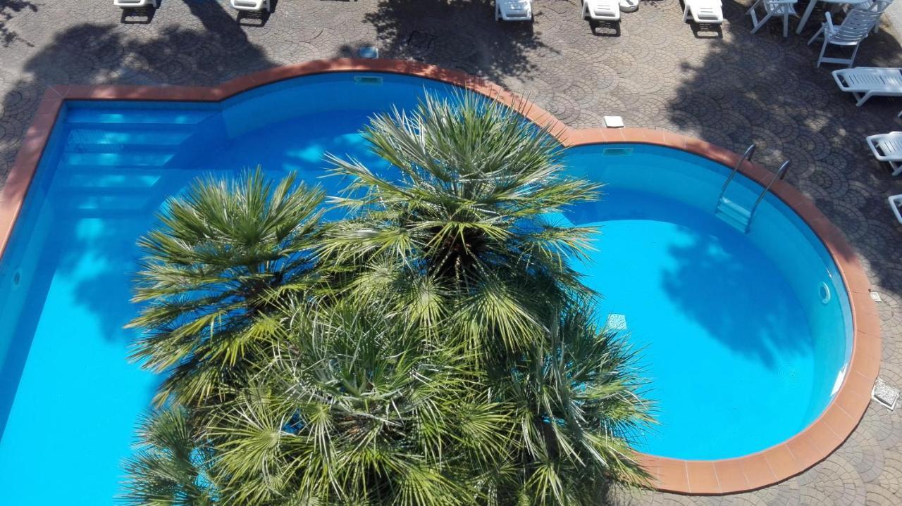 Hotel Enrica แชร์เวีย ภายนอก รูปภาพ