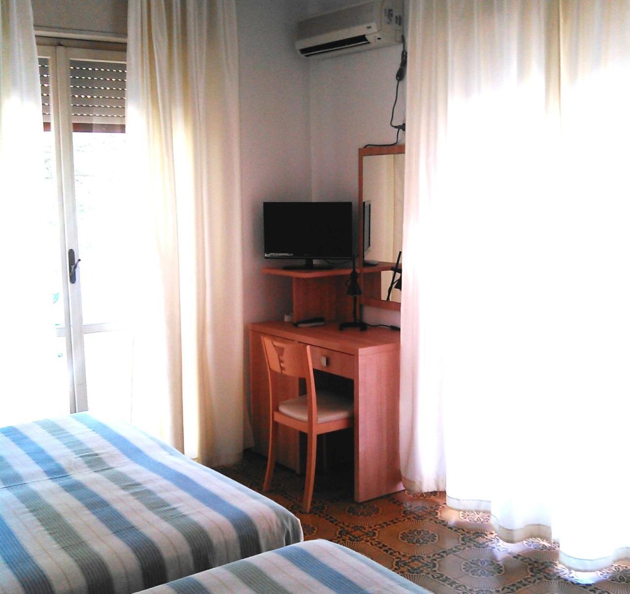 Hotel Enrica แชร์เวีย ภายนอก รูปภาพ