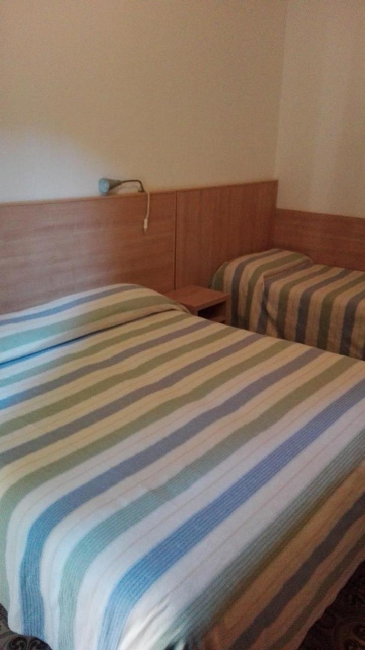 Hotel Enrica แชร์เวีย ภายนอก รูปภาพ