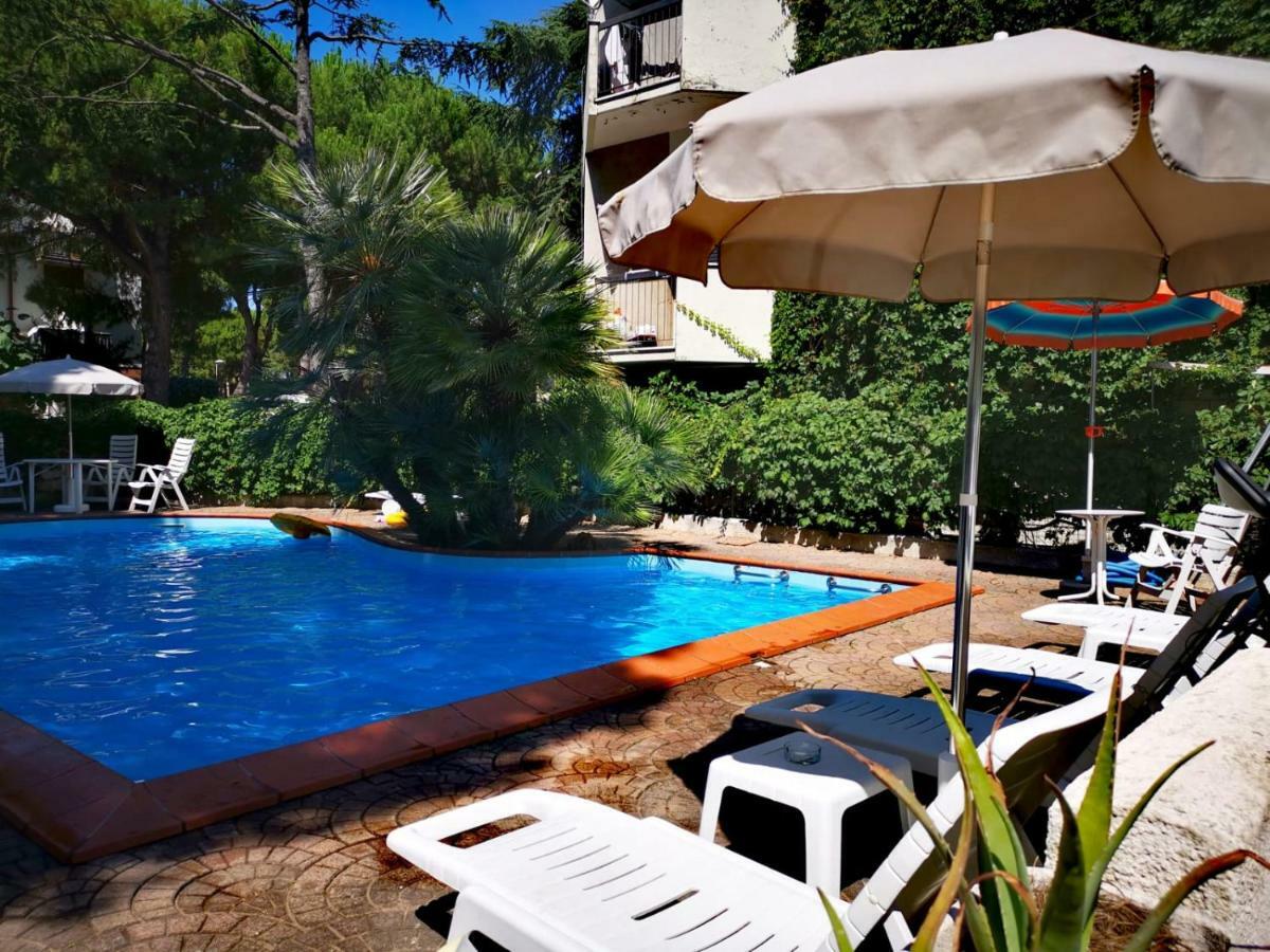 Hotel Enrica แชร์เวีย ภายนอก รูปภาพ