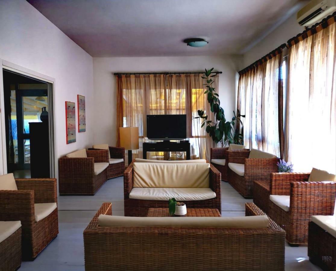 Hotel Enrica แชร์เวีย ภายนอก รูปภาพ