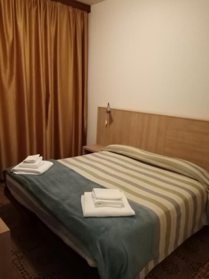 Hotel Enrica แชร์เวีย ภายนอก รูปภาพ